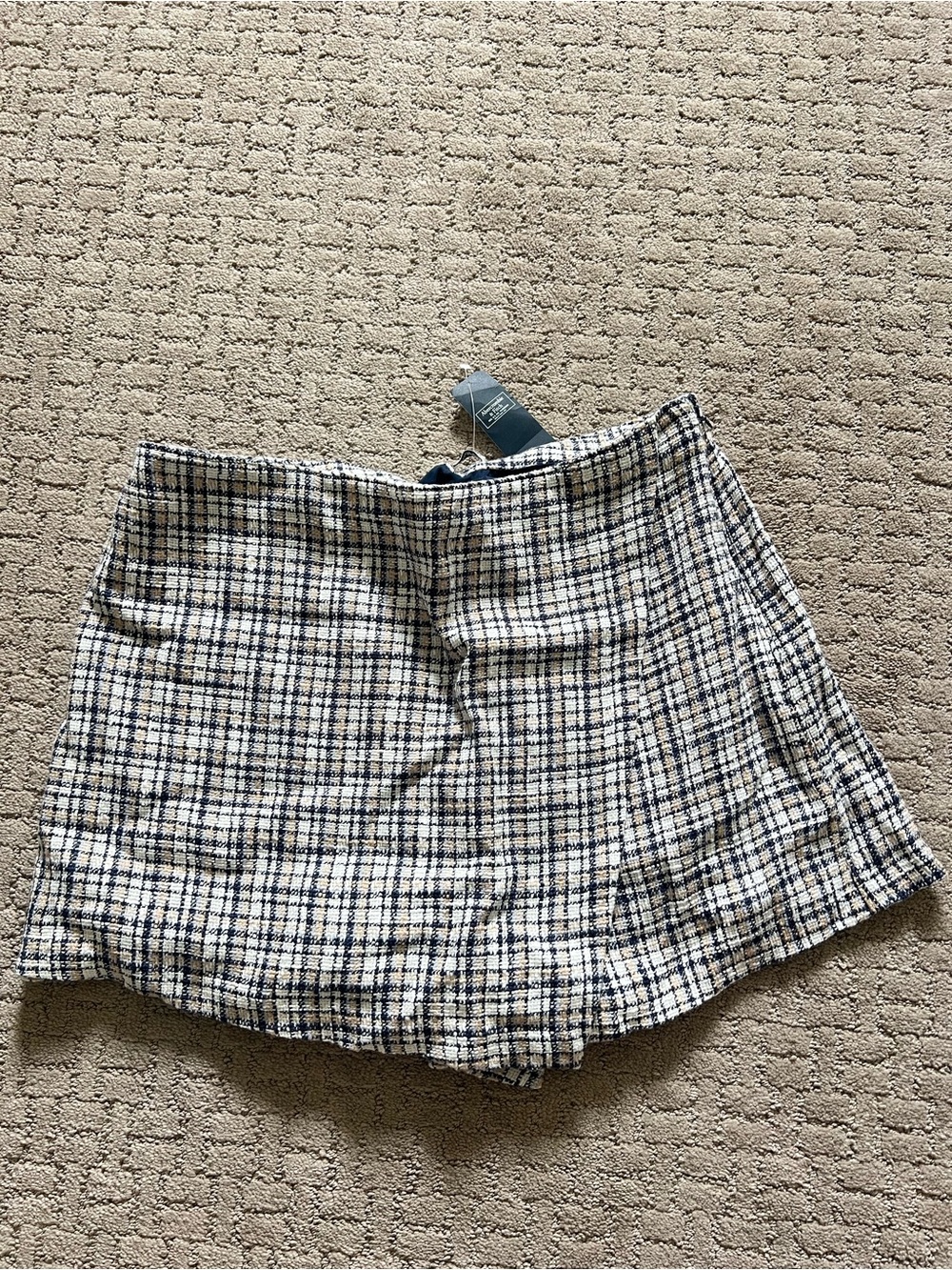 Abercrombie & Fitch Cream and Navy Plaid Tweed Mini Skort - Picture 2 of 6